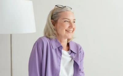 Cómo limpiar tu dentadura postiza correctamente y cuándo consultar al dentista sobre otras opciones