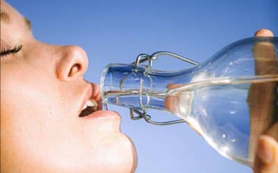Sabor metálico en la boca: causas, prevención y cuándo acudir al dentista